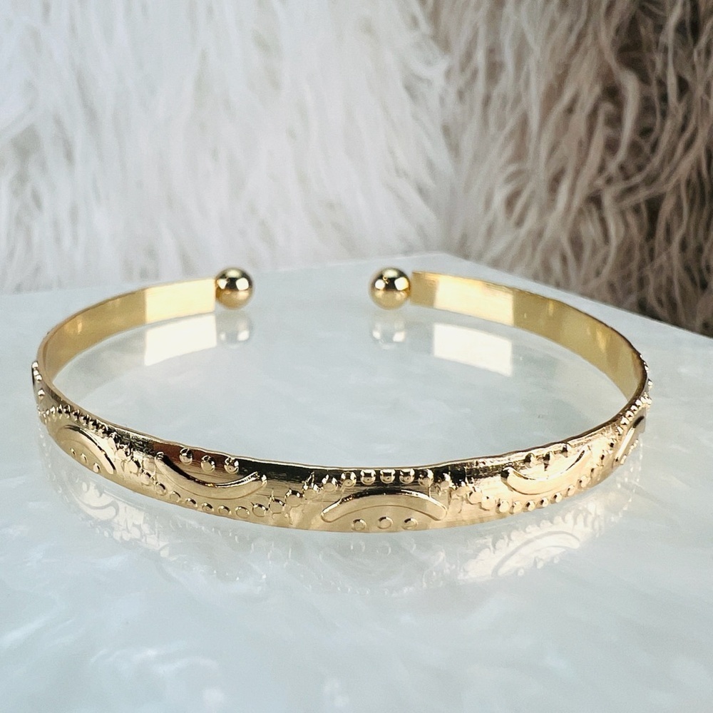 Beautiful Goldtone stackable cuff Bangle Bracelet - Picture 12 of 15